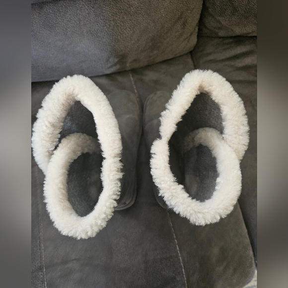 💜 EUC Womens size 7 koolaburra by UGG. Gray with shearling. - Picture 5 of 8